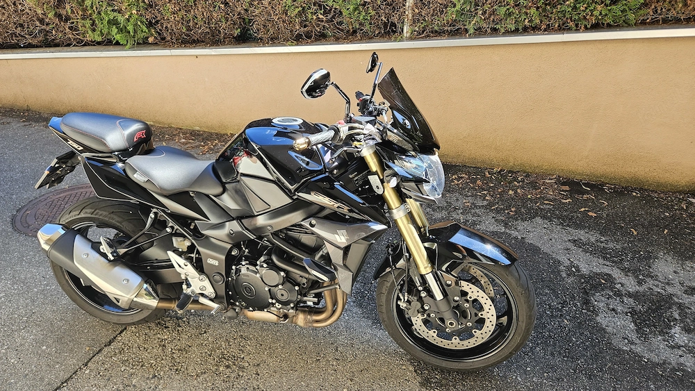 Suzuki GSR 750 Naked Bike