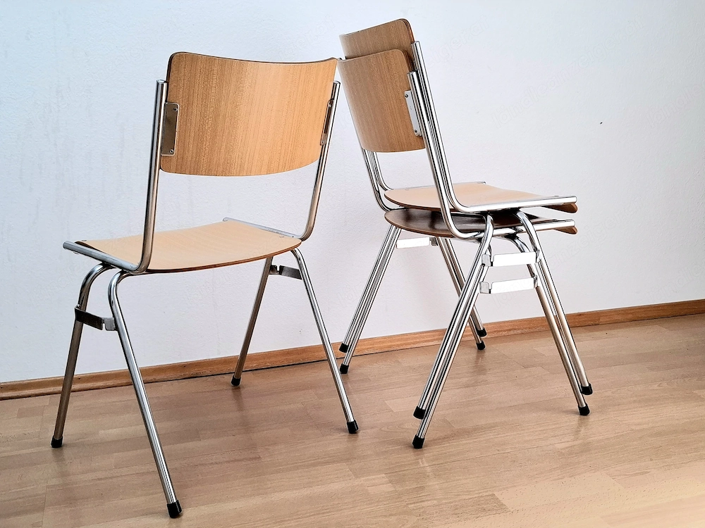 4 Stück Stühle aus den 77-ziger Jahren | Industrie-Design | Stapelbar | Vintage