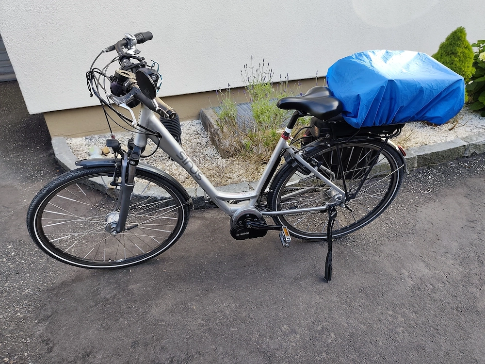 2 Damen Rader zu verkaufen.1x Ebike,1x normales Rad.