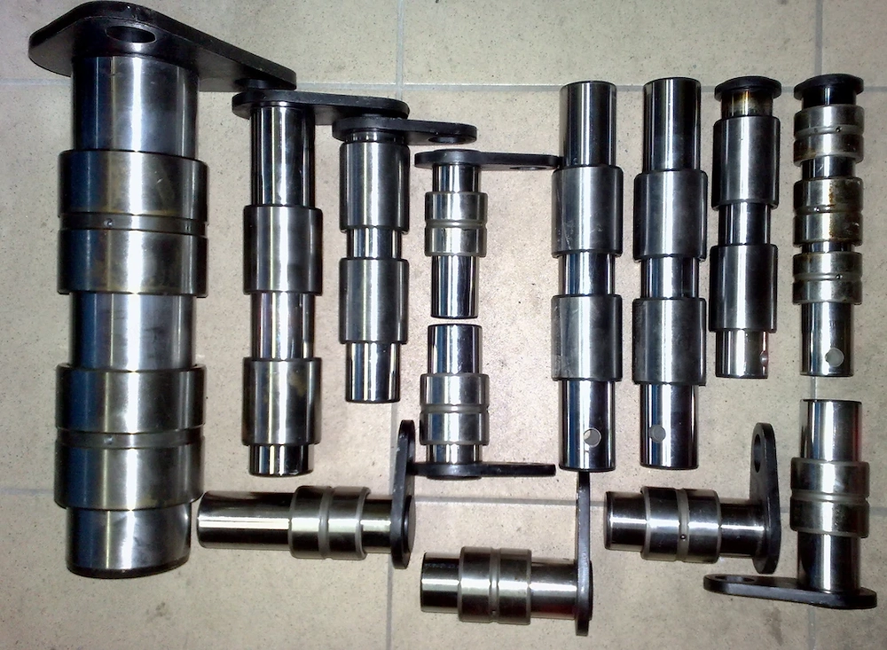 Artikel: PINS + BUSHINGS SET MINI EXCAVATOR CAT 303 CR repair kit Hochwertiger Artikel aus unserem O