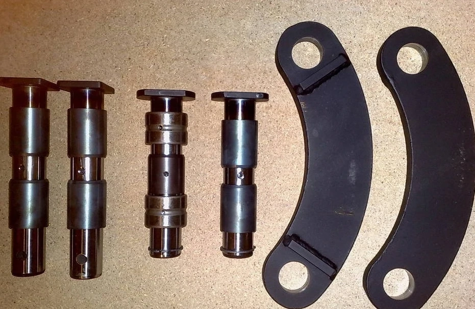 Artikel: PINS + BUSHINGS BOBCAT COUPLINGS E19 E17 E16 E14 Bucket closing mechanism repair kit Hochwe