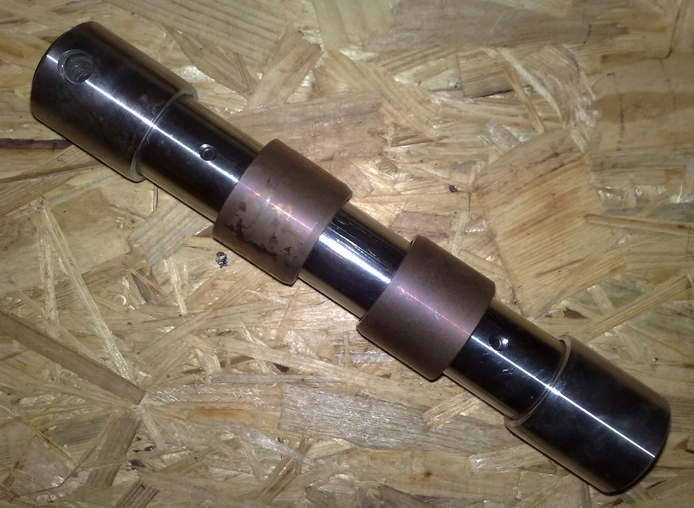 Artikel: PIN + BUSHINGS KUBOTA KX 41-3 016-4 018-4 019-4 Pin tailstock boom Hochwertiger Artikel aus