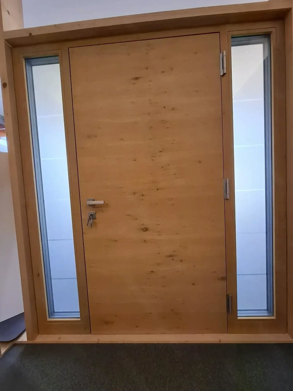 Holzhaustüre mit 2 Seitenteilen Eiche Astig