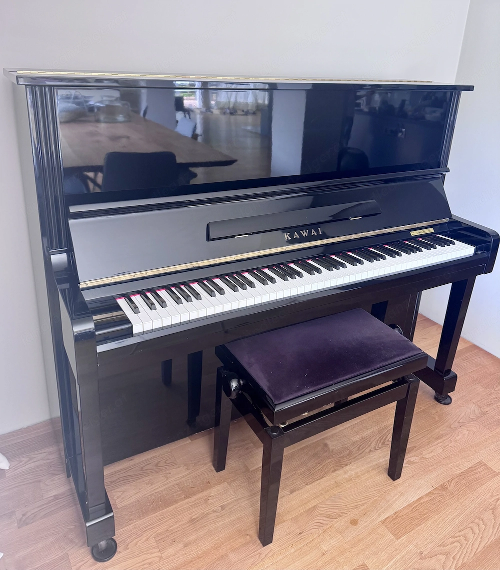 Kawai BL-31 Klavier, schwarz poliert, inkl. höhenverstellbarer Klavierbank, Top Zustand