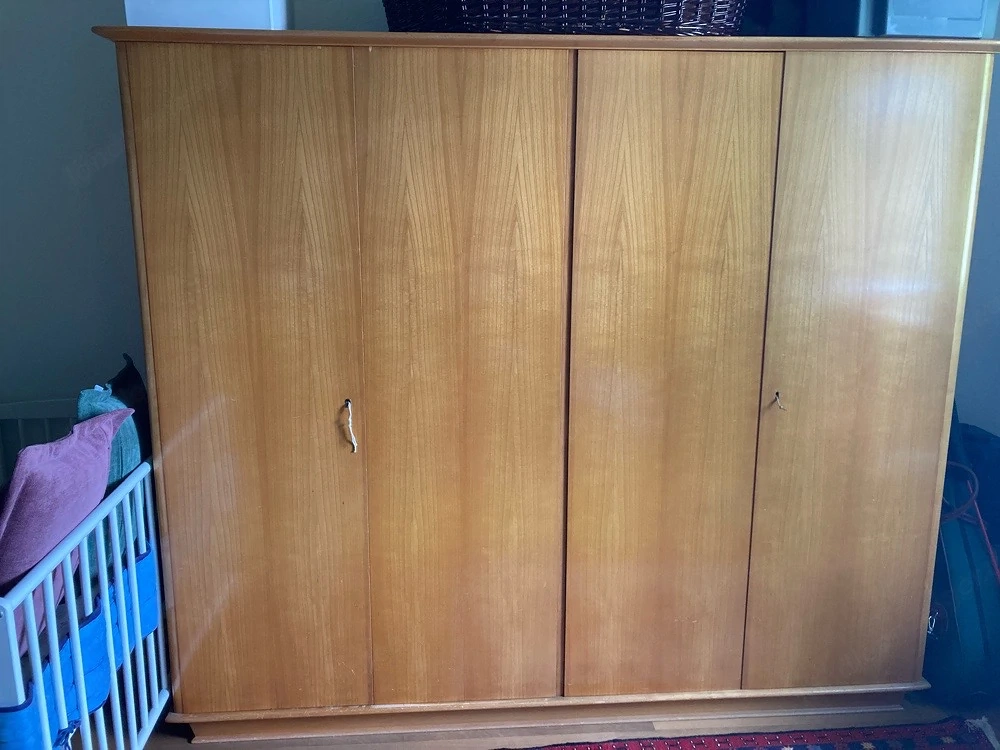 Kleiderschrank
