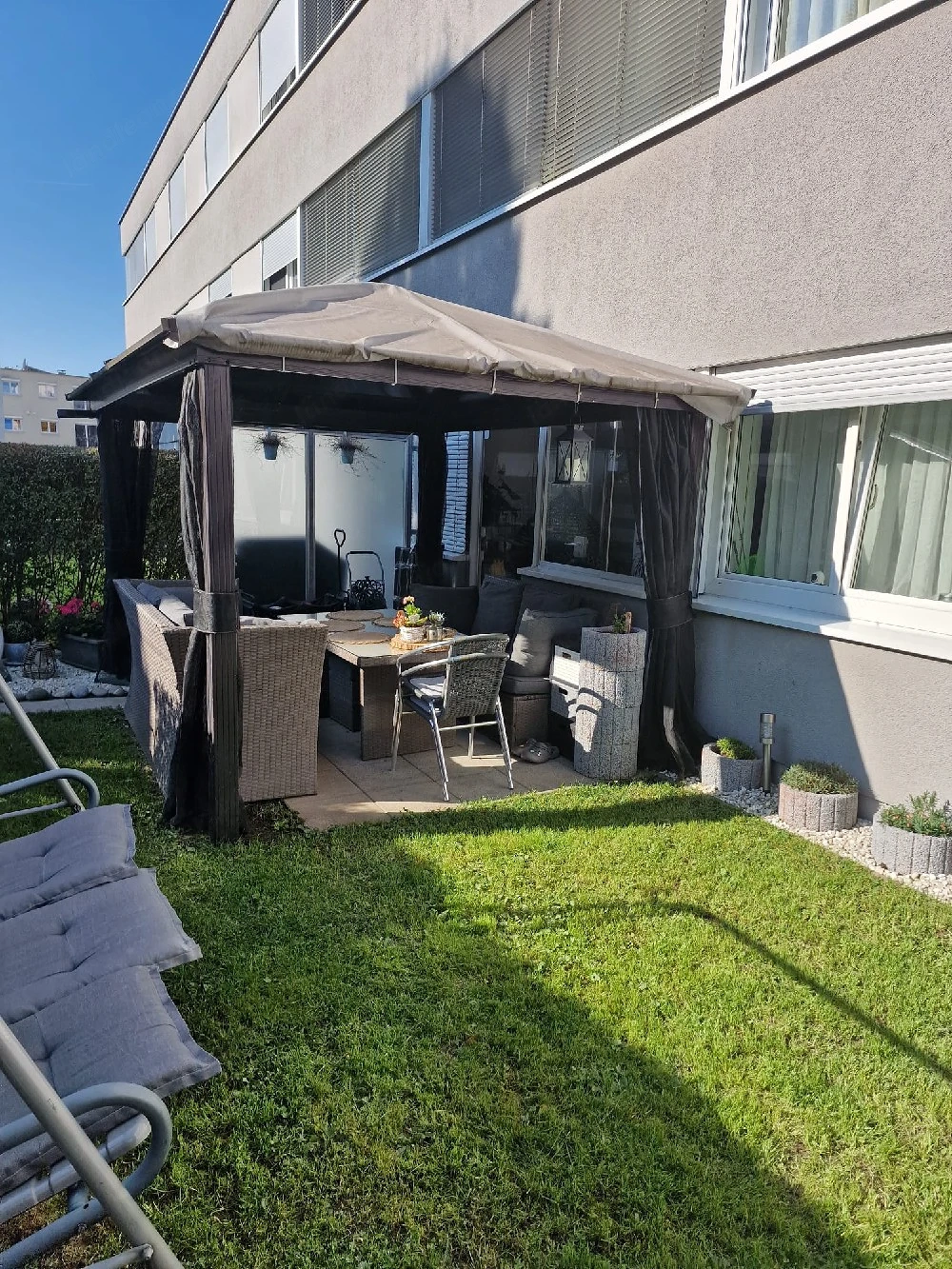 Gartenpavillon mit Vorhängen & Insektenschutz