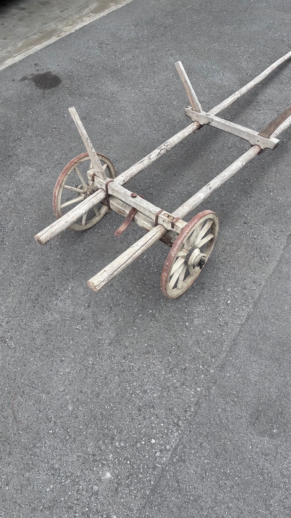 alter Holzwagen