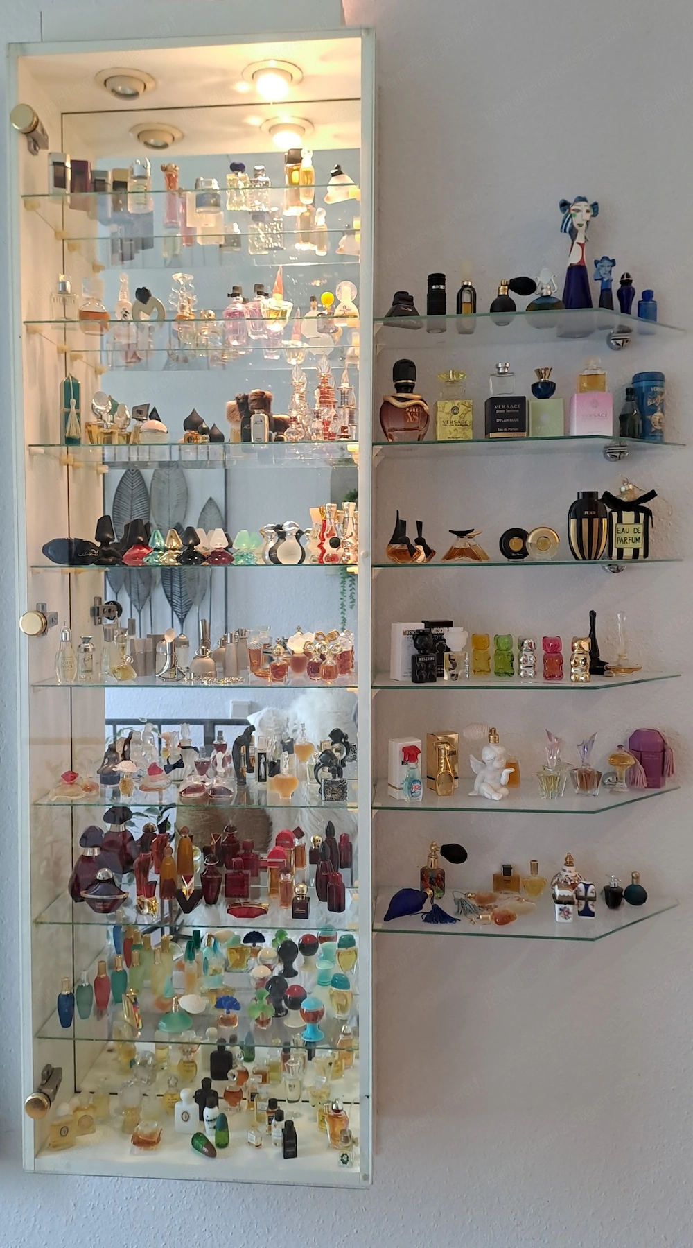 198 Stück Parfum   Parfüm Sammlung Miniaturen Mini Flakons   Flacons inkl. Glasvitrine