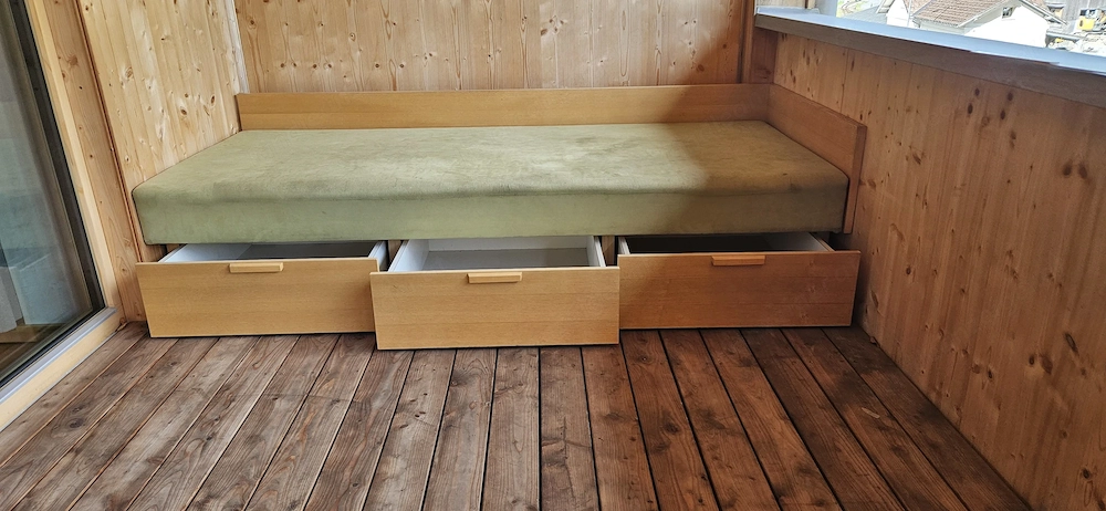 Sofa gepolstert mit Schubladen 