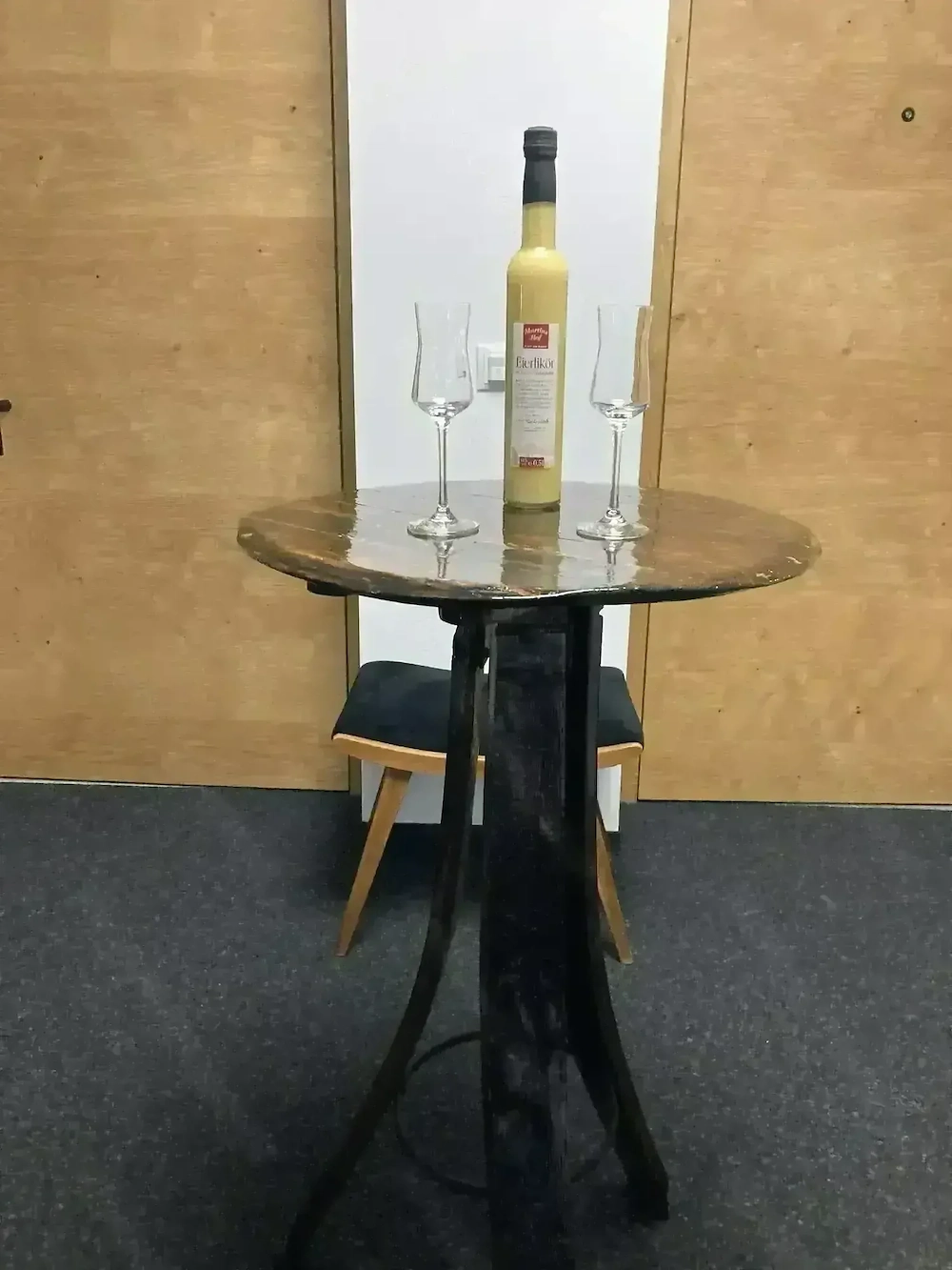 Stehtisch aus Weinfass selbst gefertigt-selbst gemacht 95cm Höhe 52cm Breite NEU!