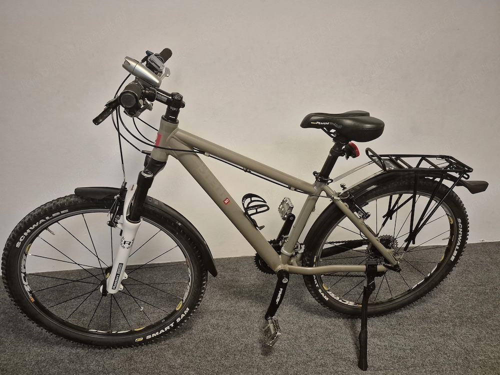 Kraftstoff Trekking- Citybike 26'' mit Gepäckträger und Beleuchtung