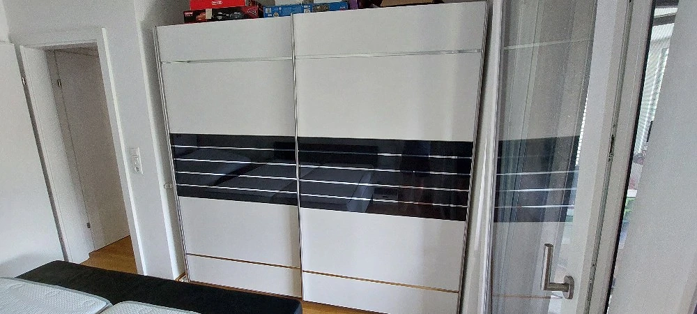 Kleiderschrank 
