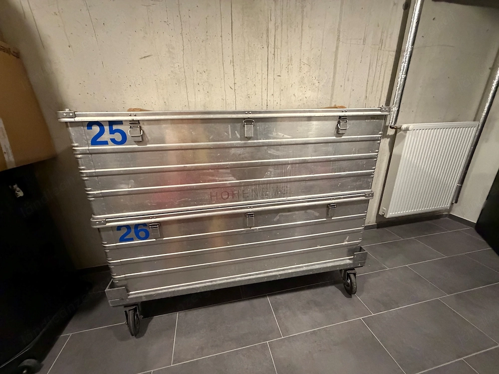 2 Zarges Alu Boxen mit Rollwagen stapelbar