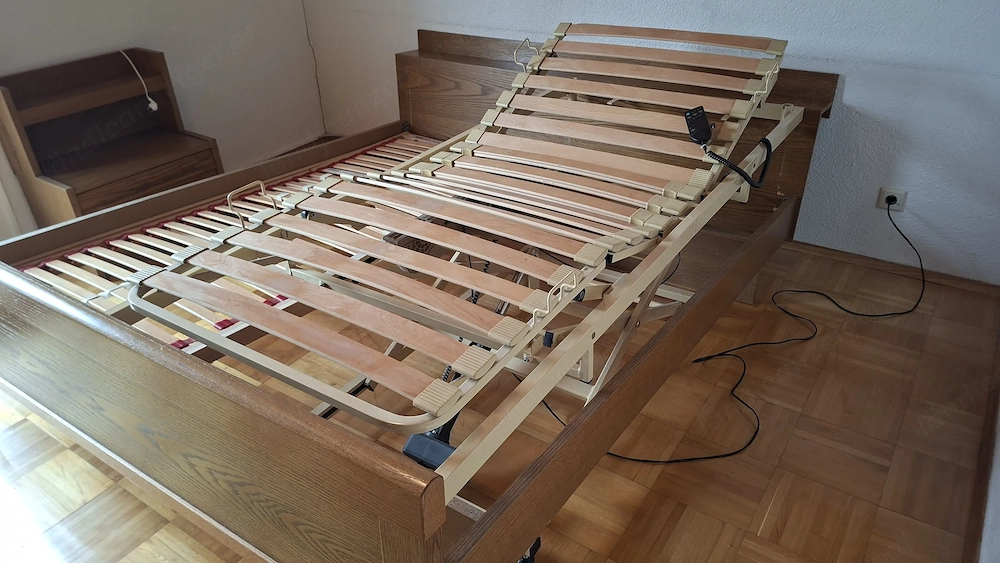Elektrisches Pflegebett zu verkaufen