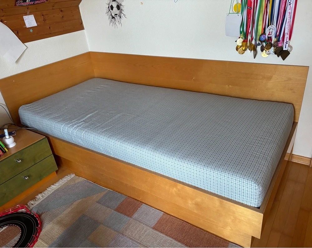 Bett vom Tischler