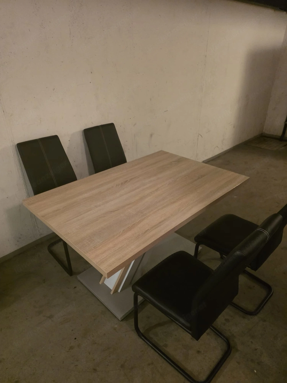 Esstisch mit 4 Stühlen 