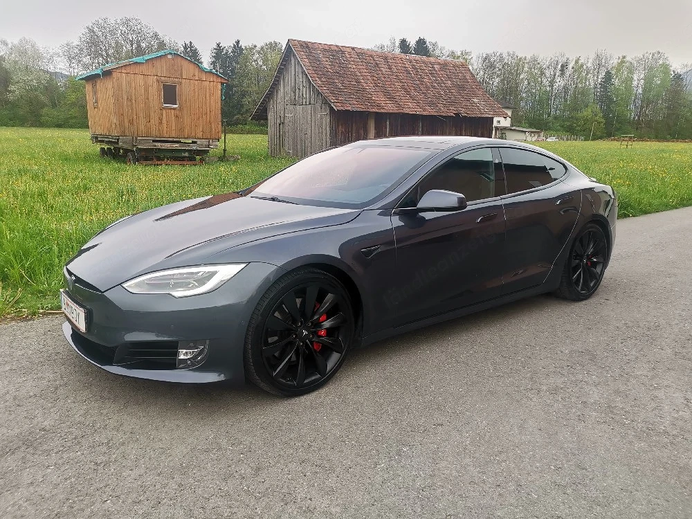 Tesla Model S 90D