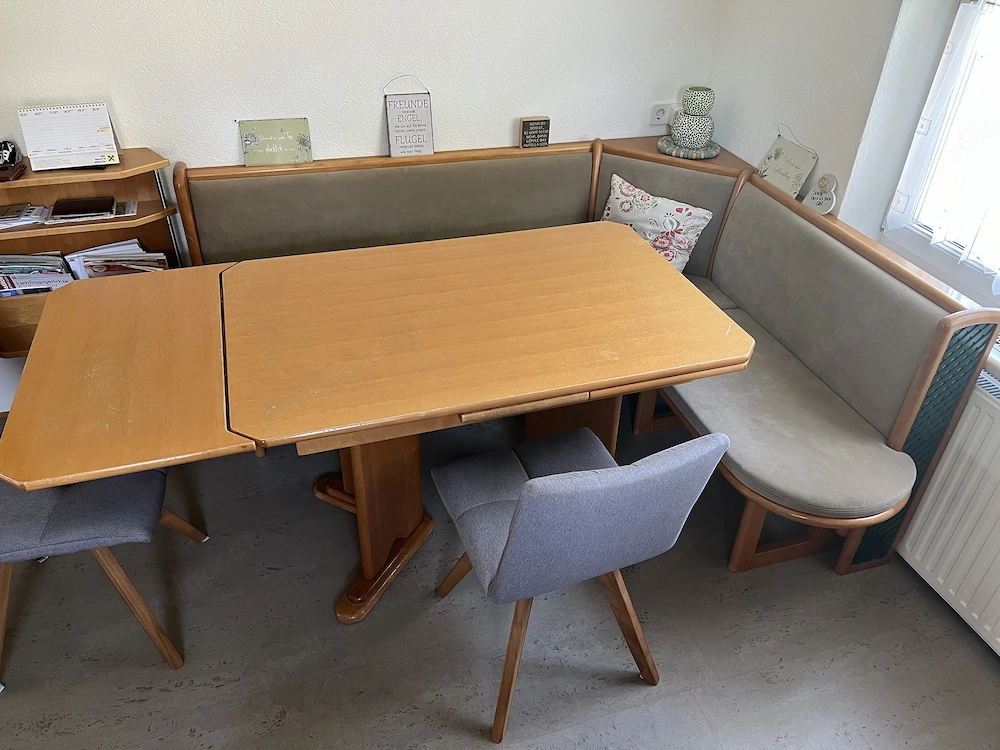 Verschenke Eckbank 1,6x2m mit Ausziehtisch