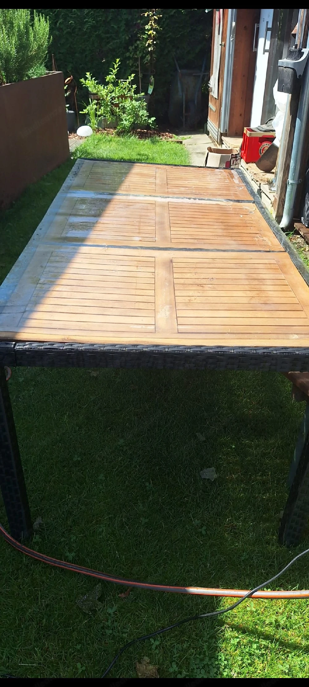 Gartentisch zu verschenken 