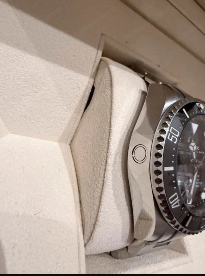 Ich verkaufe meine Rolex Sea-Dweller Deepsea 116660 aus dem Jahr 2016.