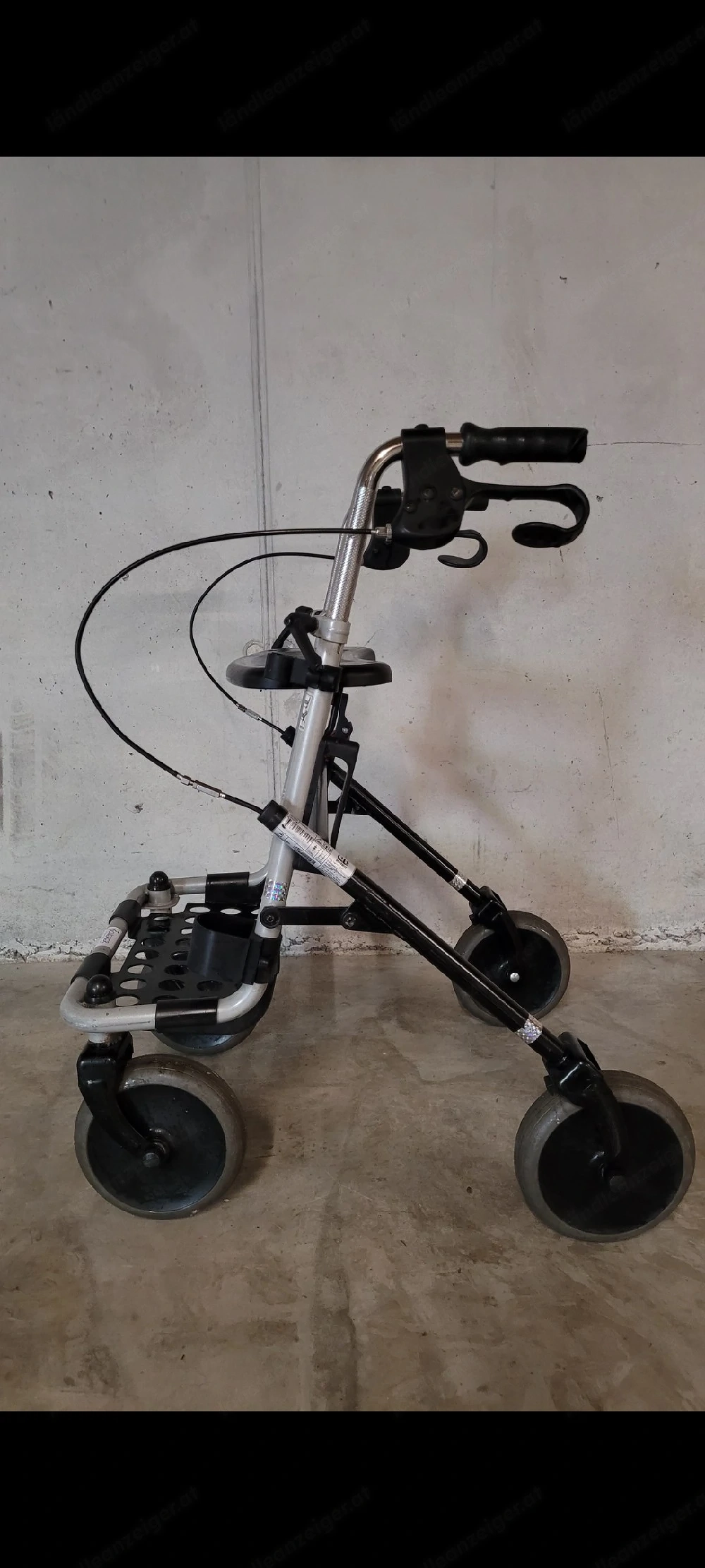 Gehhilfe Rollator 