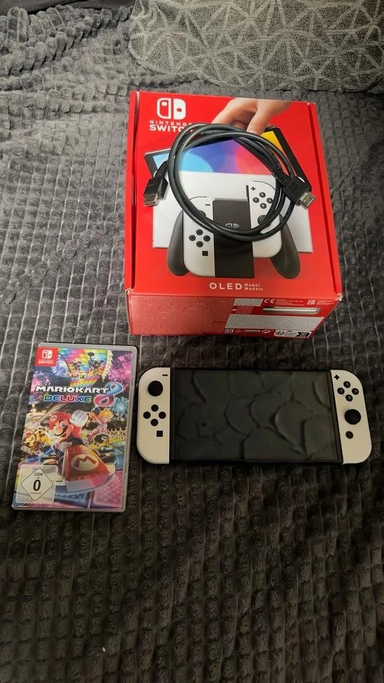 Nintendo Switch OLED mit Mario kart 