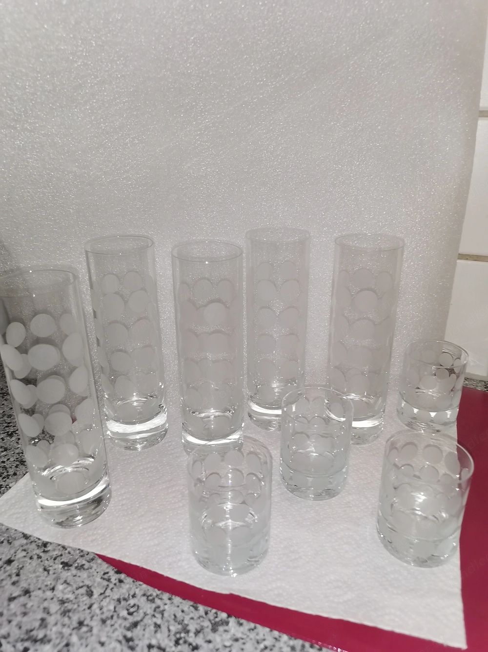 Vintage Glas-Set mit weißen Punkten 5 Stk. hohe schmal 4 Stk. Stamperl 