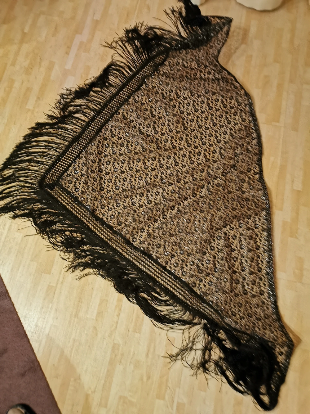 Flamenco Manton Spitze schwarz mit Silberfaden durchwirkt 