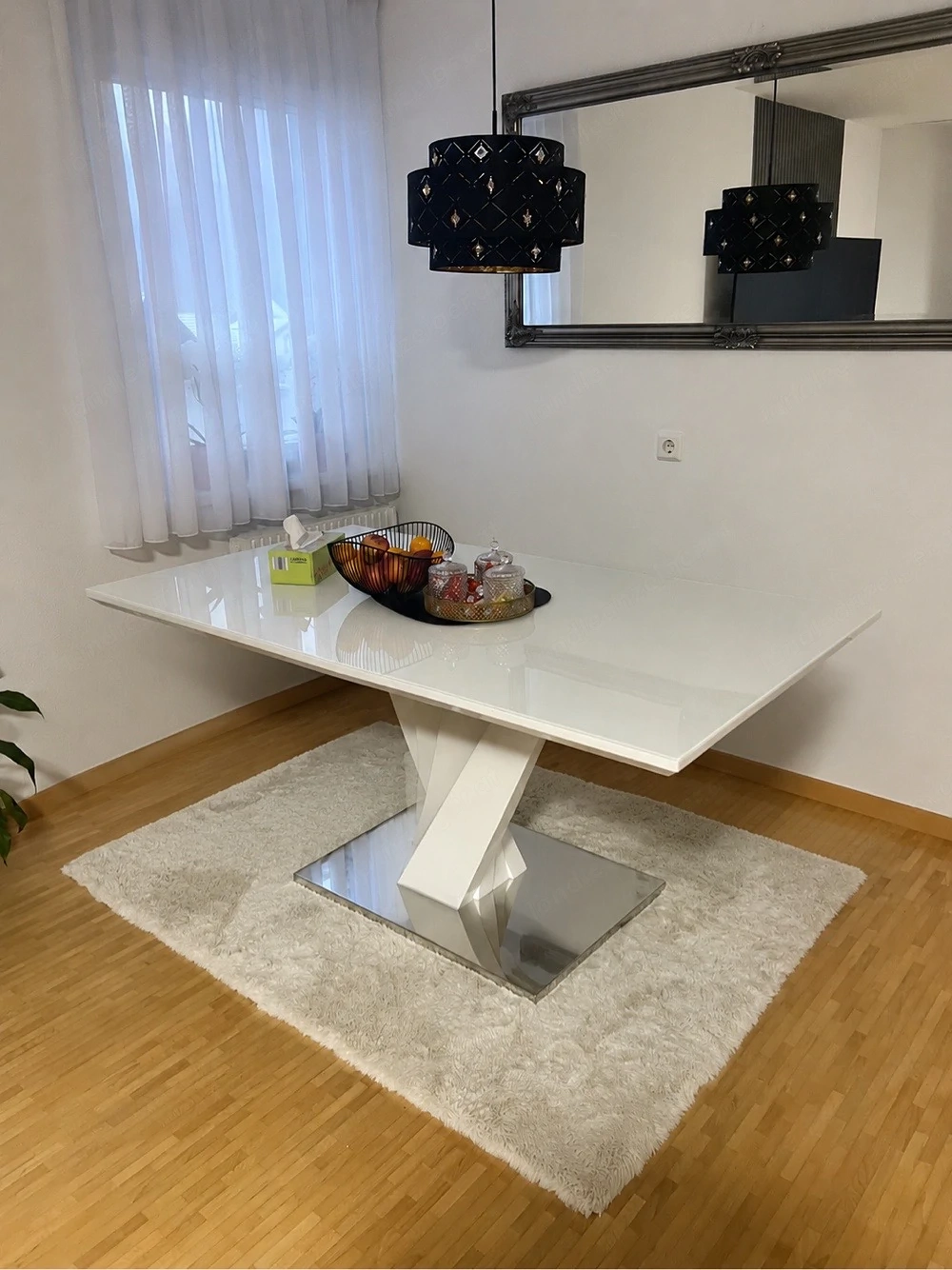 Schöner Esstisch 