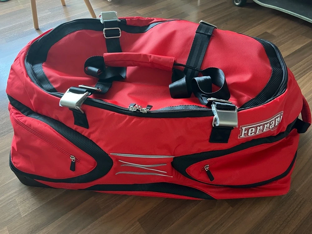 große Ferrari Reisetasche mit Trolley nie verwendet