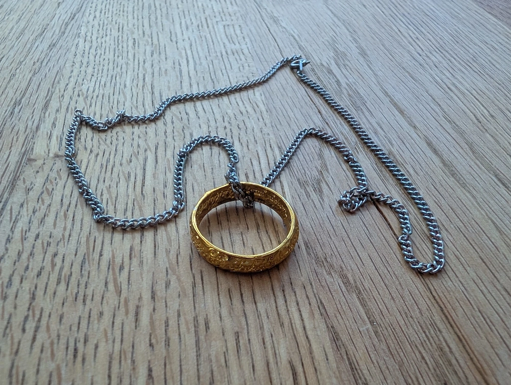 Der Eine Ring   Herr der Ringe Replika mit Kette (Fan-Merch)