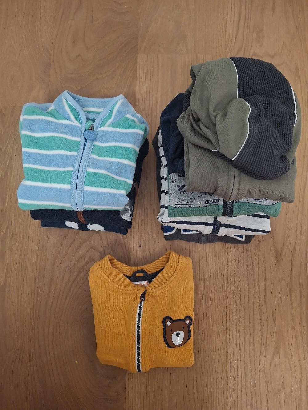 Sweatjacken Gr. 86 92