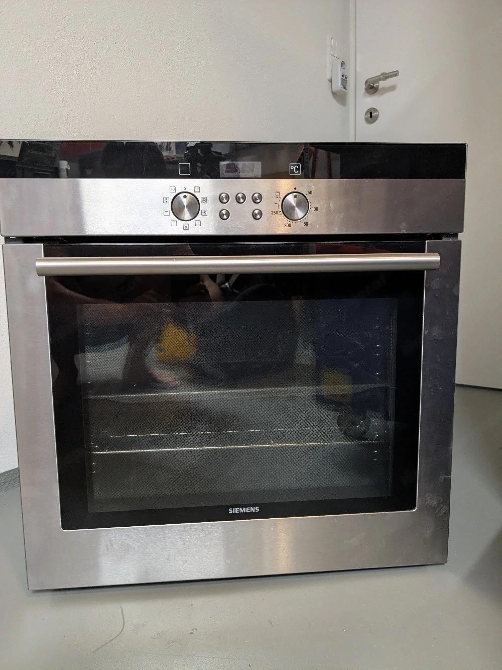 Reserviert Simens Einbaubackofen, 60 x 60 cm, Stainless steel HB330550