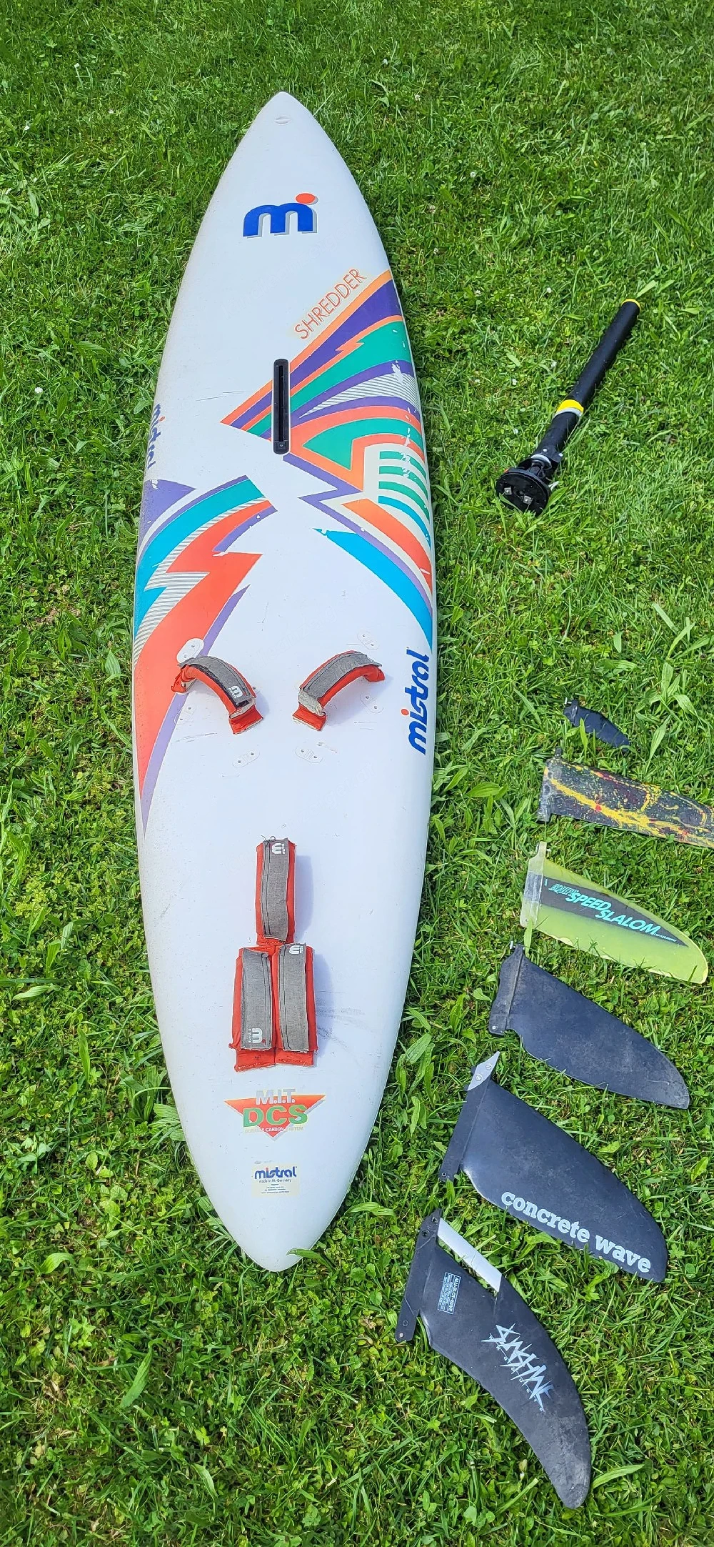 2 Surfboards, 3 Segel mit 3 Masten & 3 Gabelbäumen