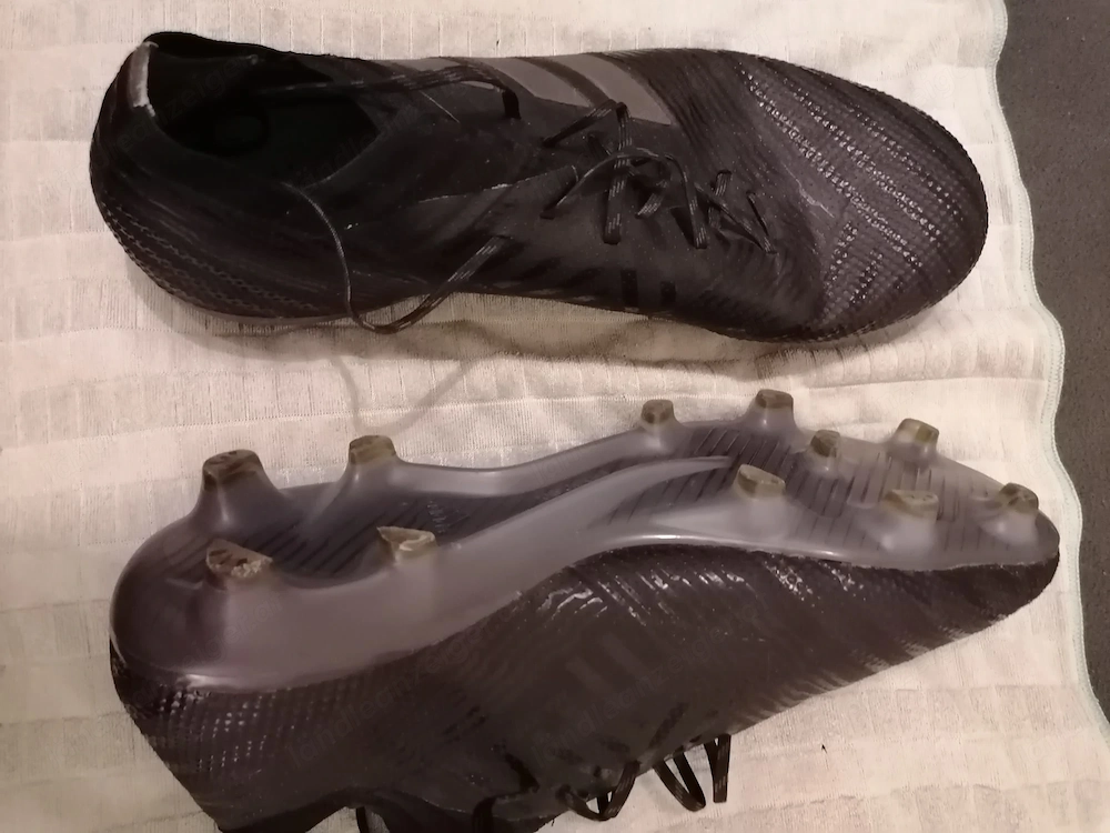Neue Adidas Fußballschuhe, Größe 43.