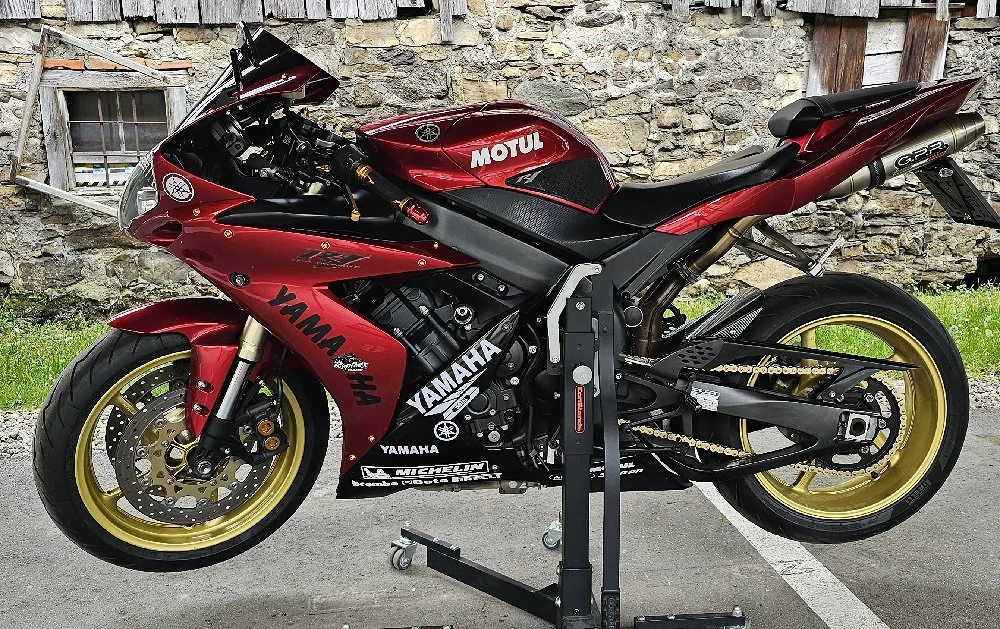 Yamaha R1 nr 12