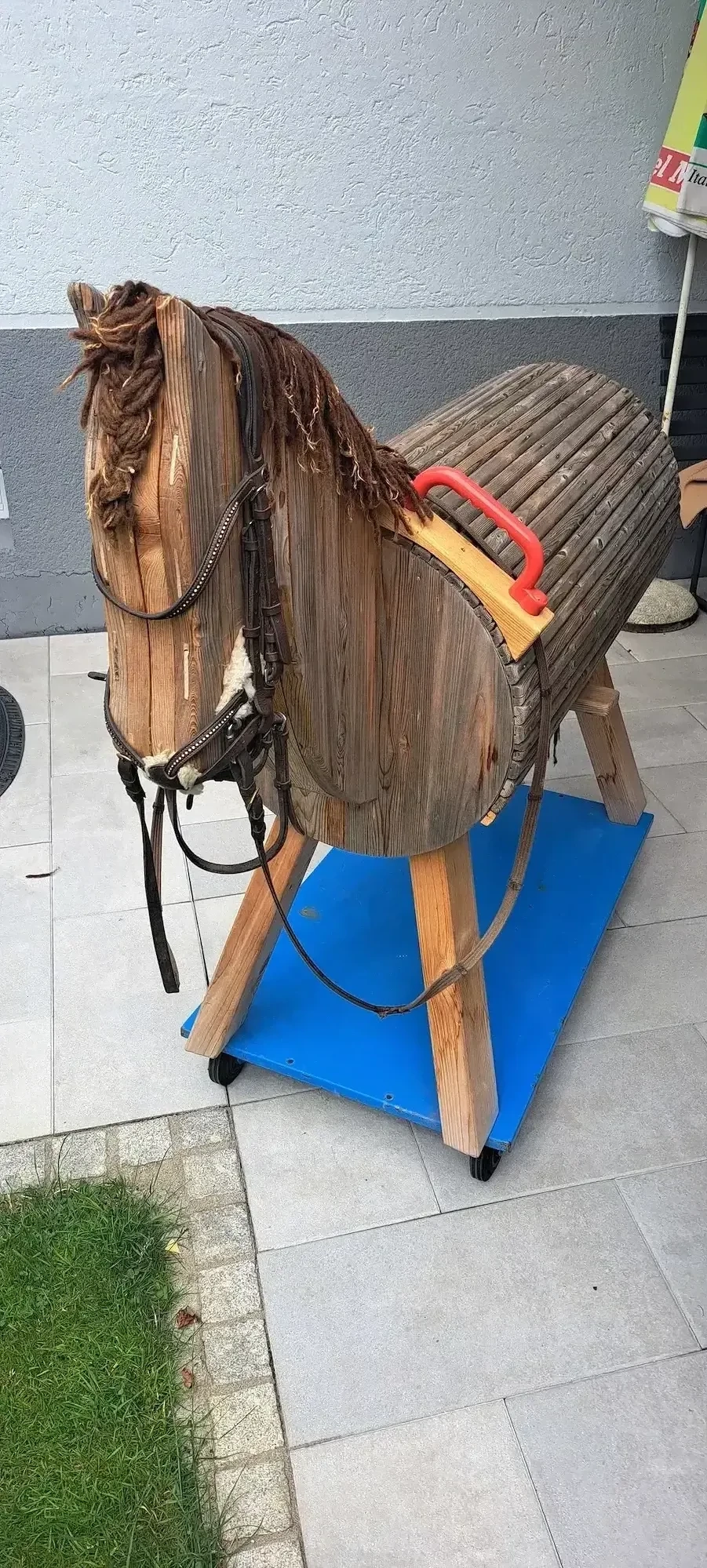 Stabiles Holzpferd