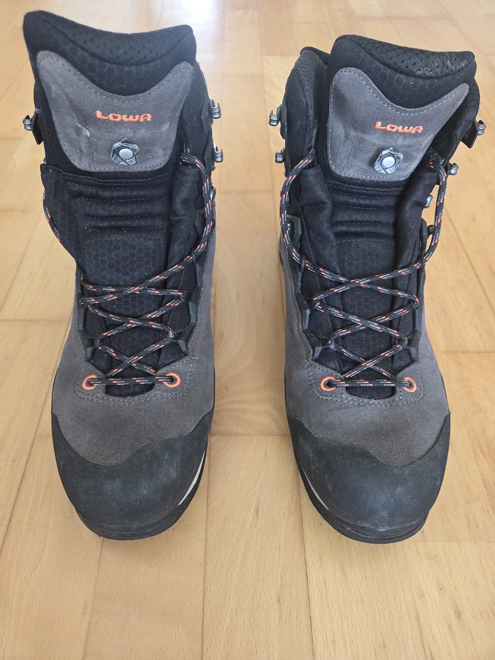 LOWA Bergschuhe Größe 45 Steigeisen geeignet!