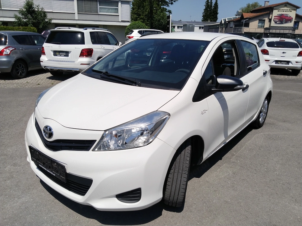 TOYOTA Yaris Kleinwagen