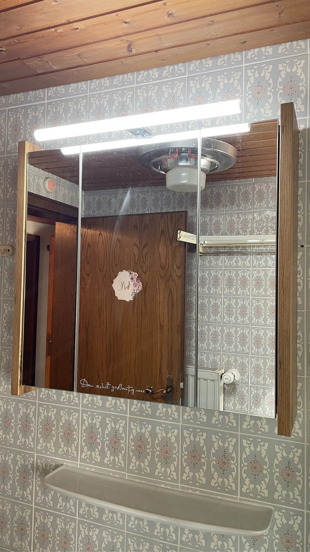 Spiegelschrank mit Licht