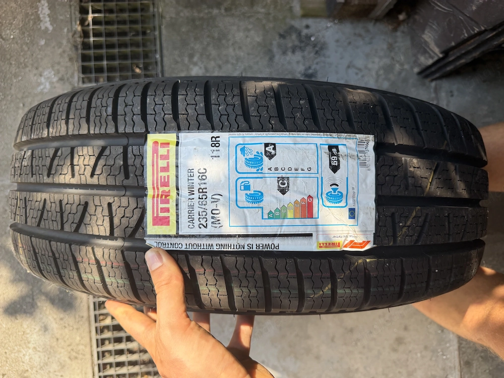 Pirelli Carrier Winter  235 65 R16C 118R