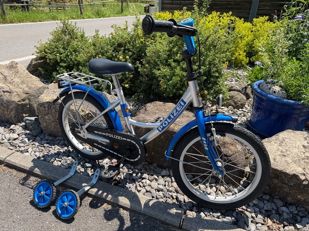 Kinderfahrrad mit Stützrädern