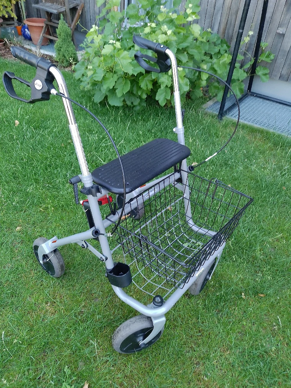 Rollator - Gehhilfe 