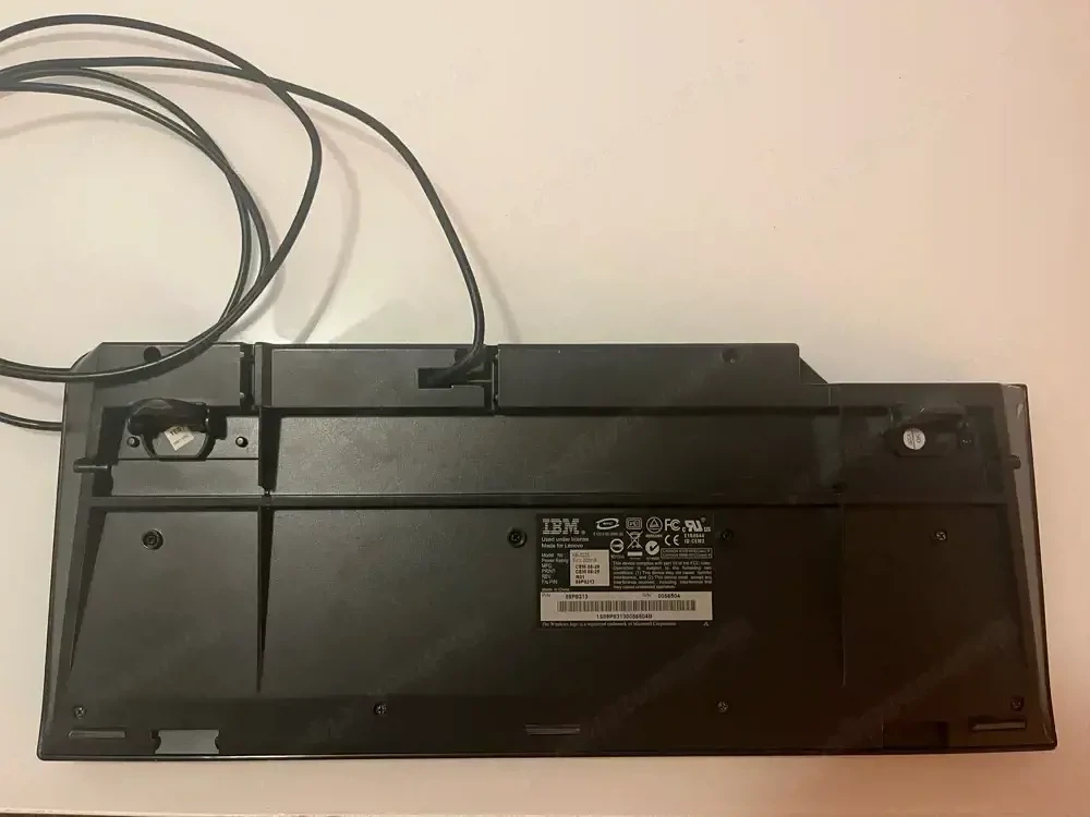 Klassische IBM Tastatur (schwarz)   Zuverlässige Office-Tastatur mit Kabel