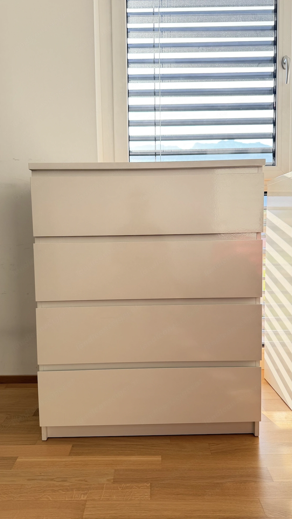 Ikea Malm Kommode hochglanz mit 4 Schubladen.