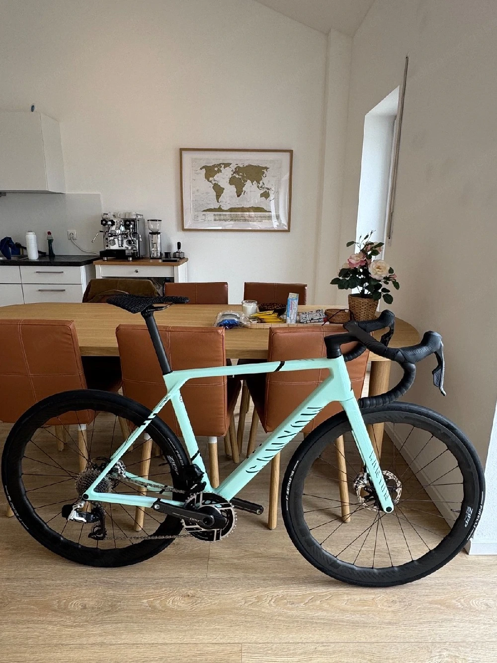 Canyon Ultimate CFR 2025 - Größe M - SRAM Red AXS