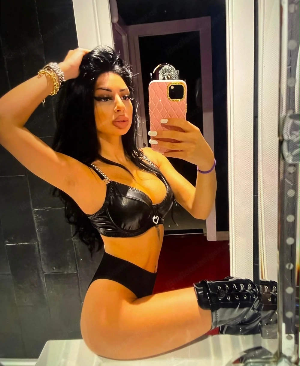beunette sexy 