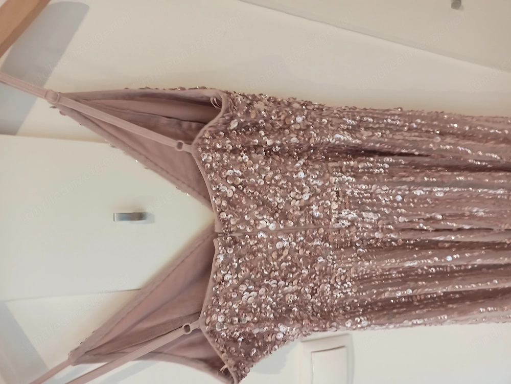 Wunderschönes Paillettenkleid mit Tüll