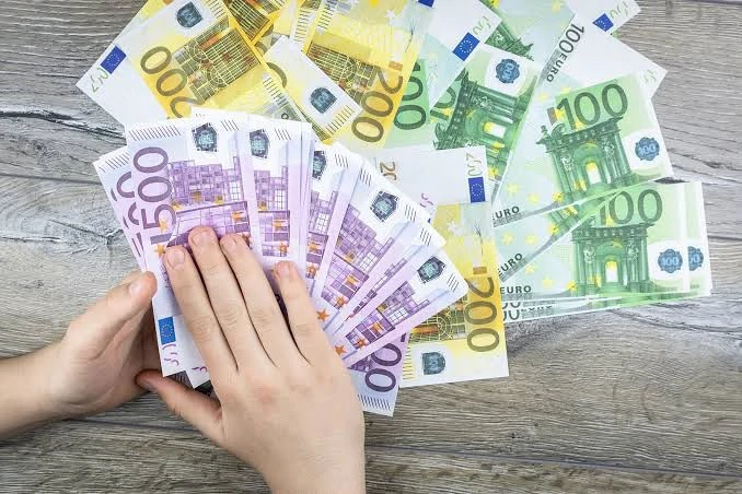 KREDIT: finanzierungen und Investitionen für Privatpersonen und Unternehmen