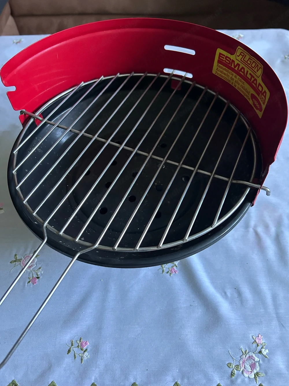 Tisch Holzkohlegrill